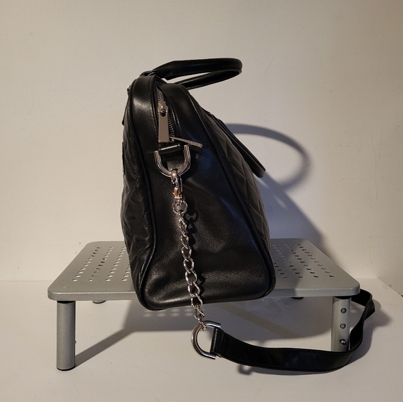 DANIER Quilted Leather bag. Large, long strap included. Excellent condition. - Picture 4 of 9